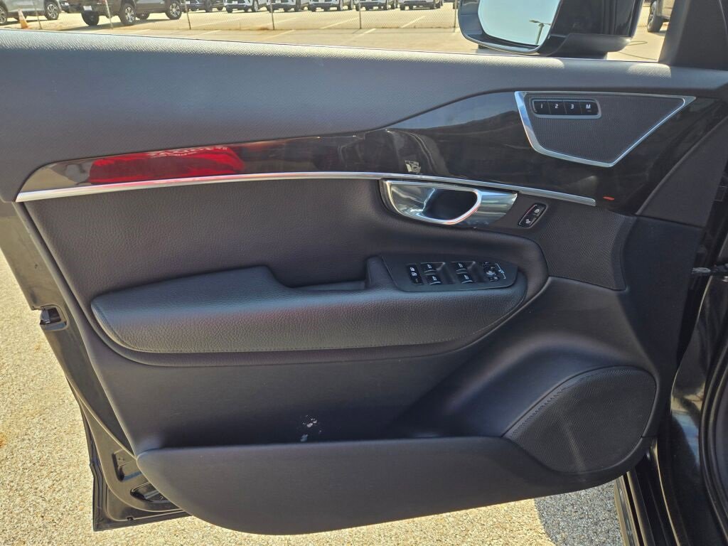 2017 Volvo XC90 Momentum photo 21
