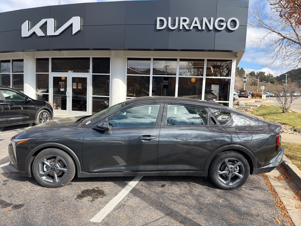 2025 Kia K4 LXS's photo