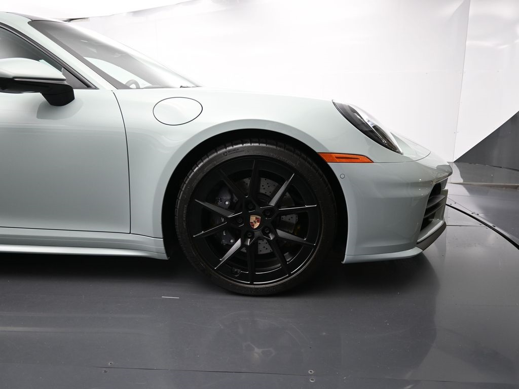 2025 Porsche 911 photo 16
