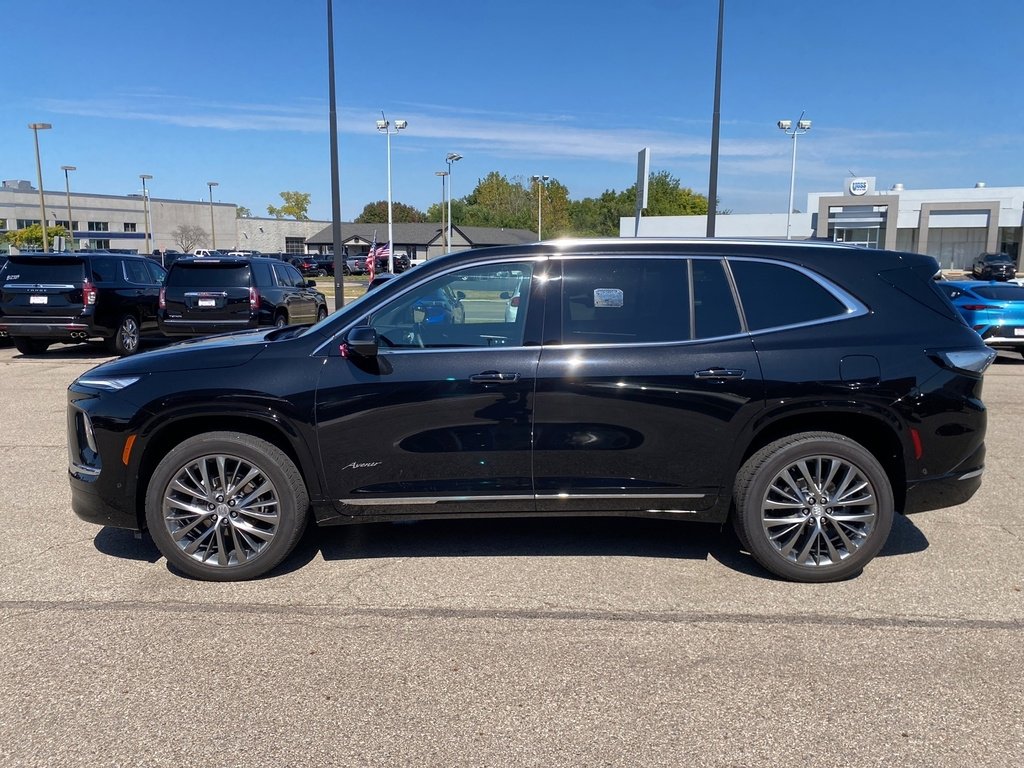 2025 Buick Enclave Avenir photo 2