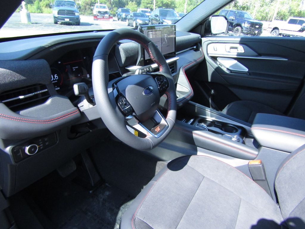 2025 Ford Explorer ST photo 7