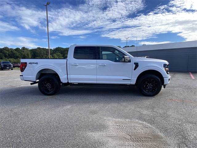 2025 Ford F-150 XLT photo 2