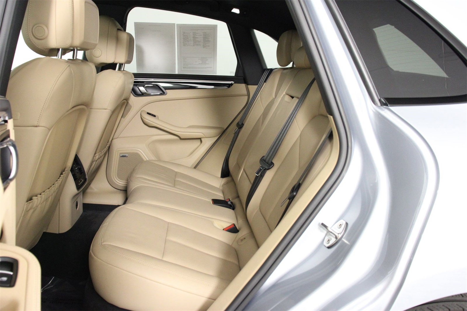 2025 Porsche Macan T photo 29