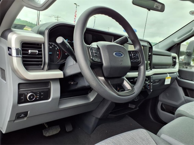 2025 Ford F-250 XLT photo 6