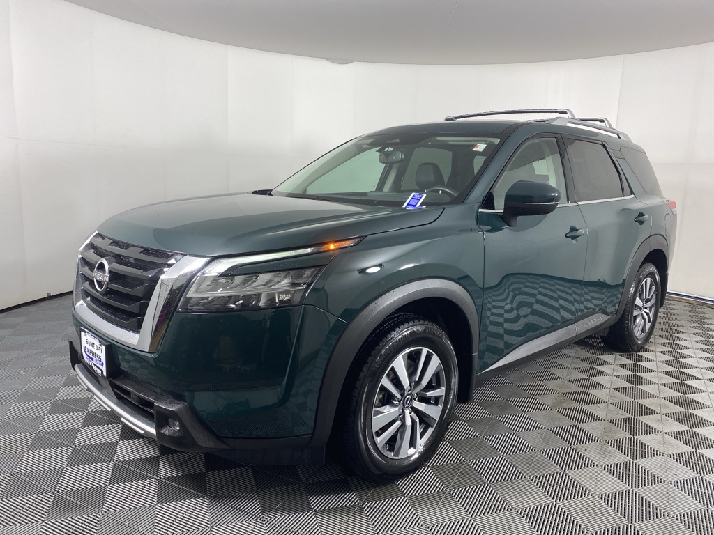 2022 Nissan Pathfinder SL photo 3