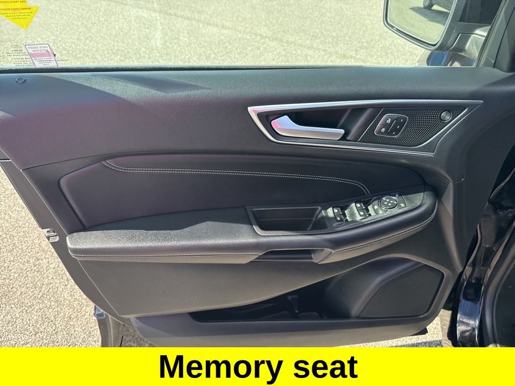 2022 Ford Edge Titanium photo 6