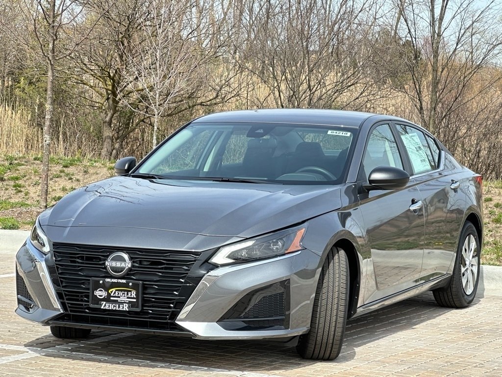 2025 Nissan Altima S photo 4