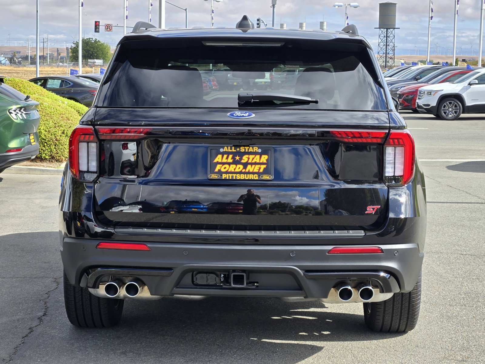 2025 Ford Explorer ST photo 4