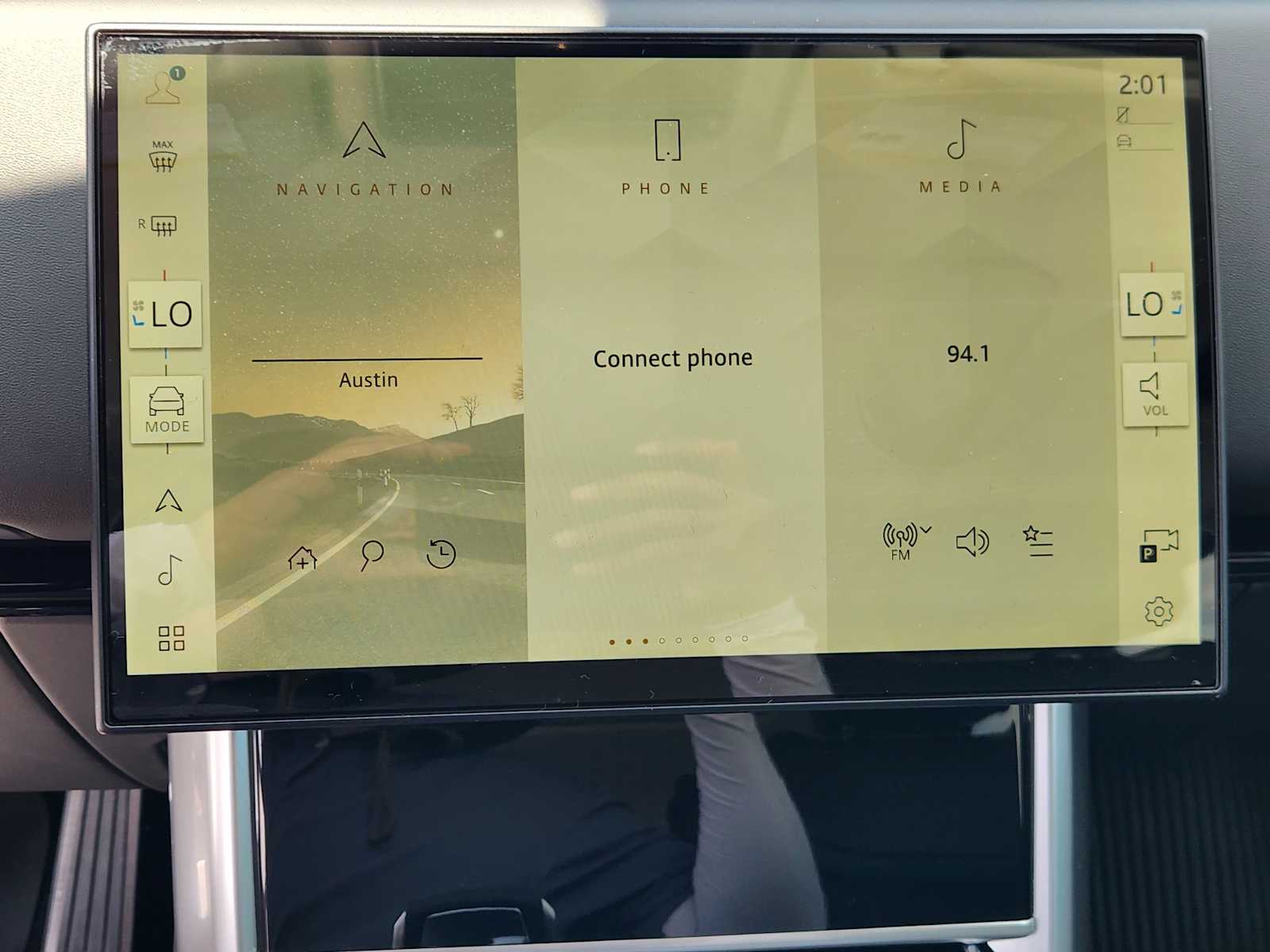 2025 Land Rover Range Rover SE photo 13
