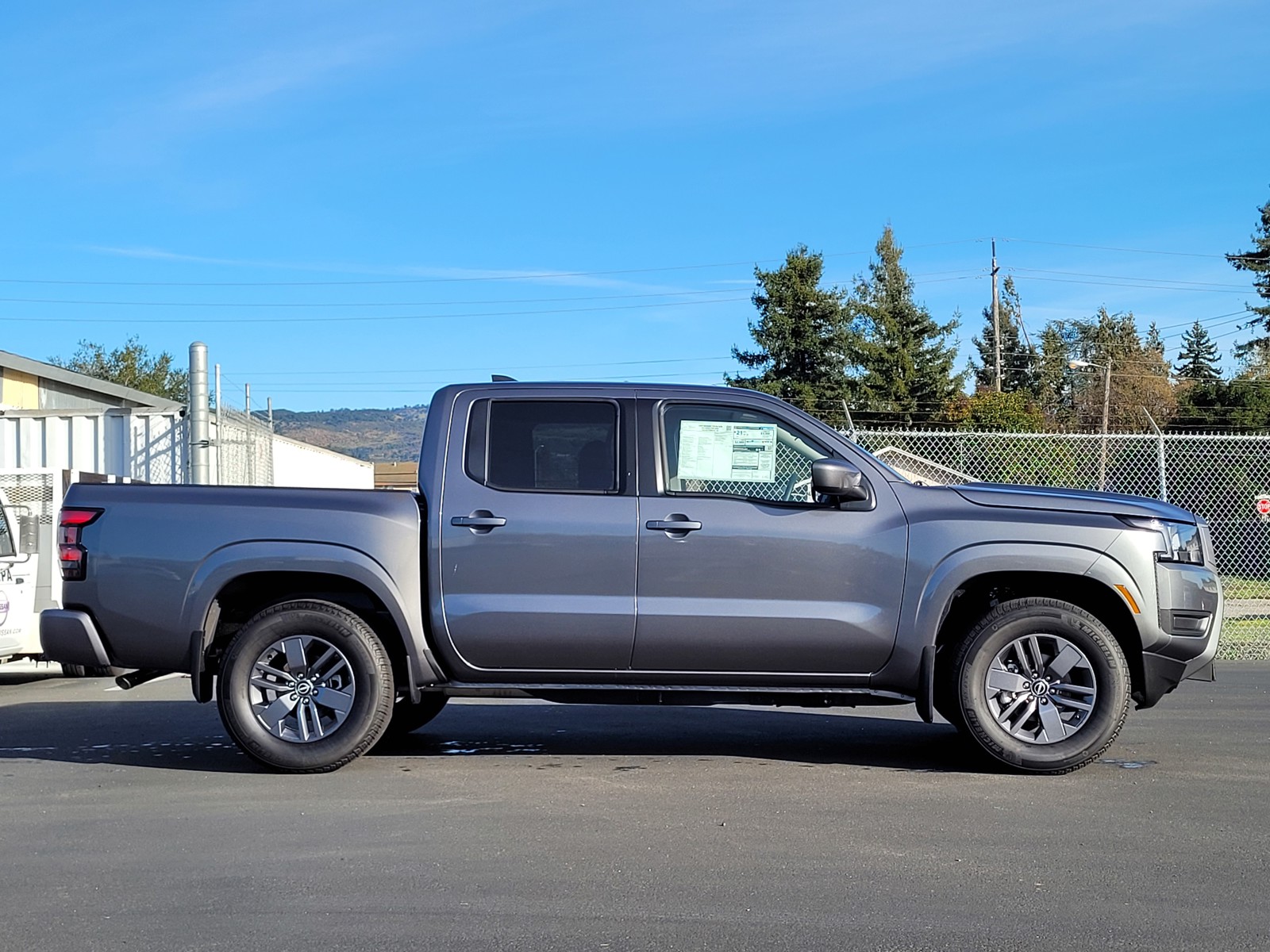 2025 Nissan Frontier SV photo 4