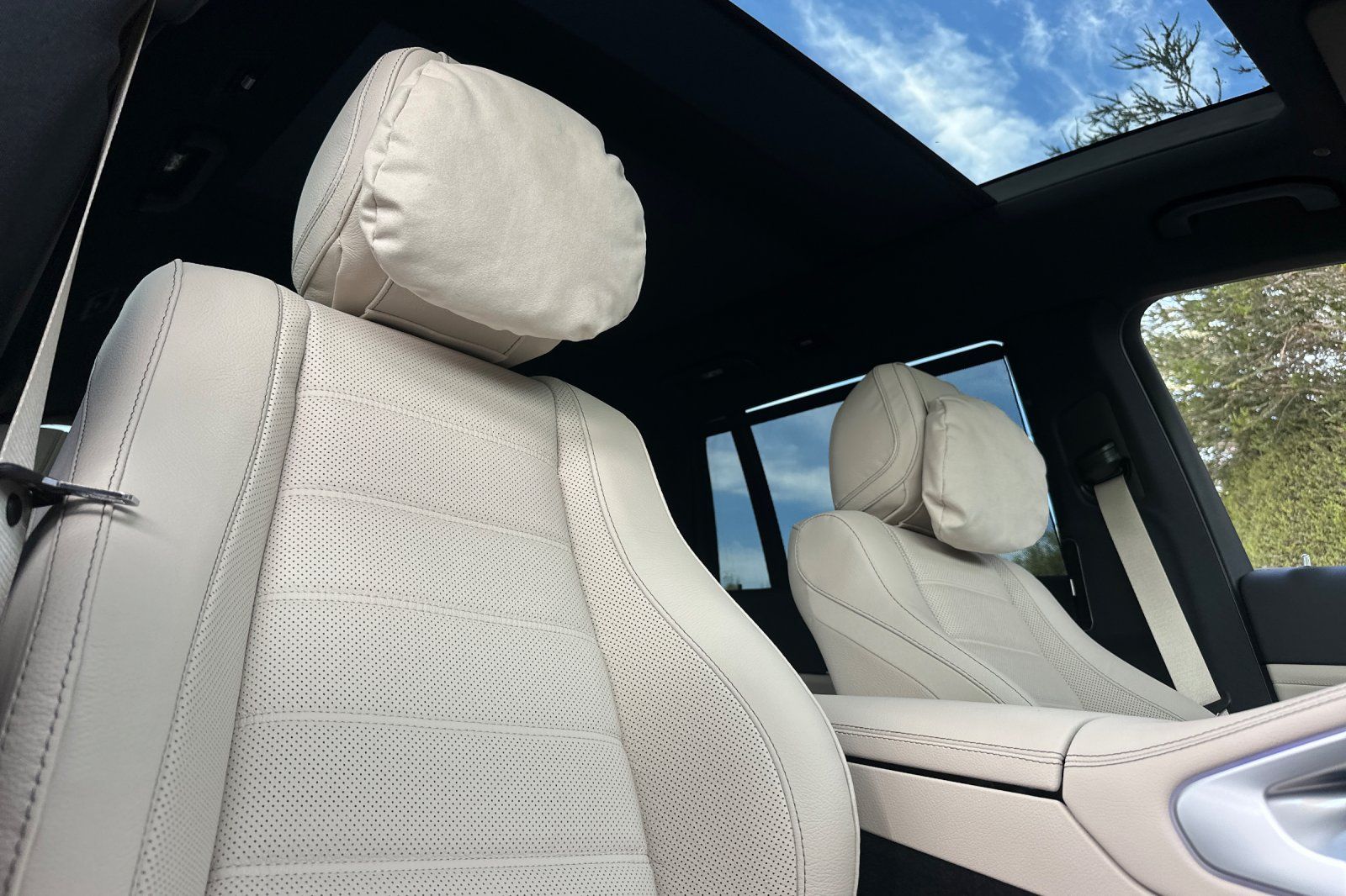 2026 Mercedes Benz GLS 580 4MATIC photo 2