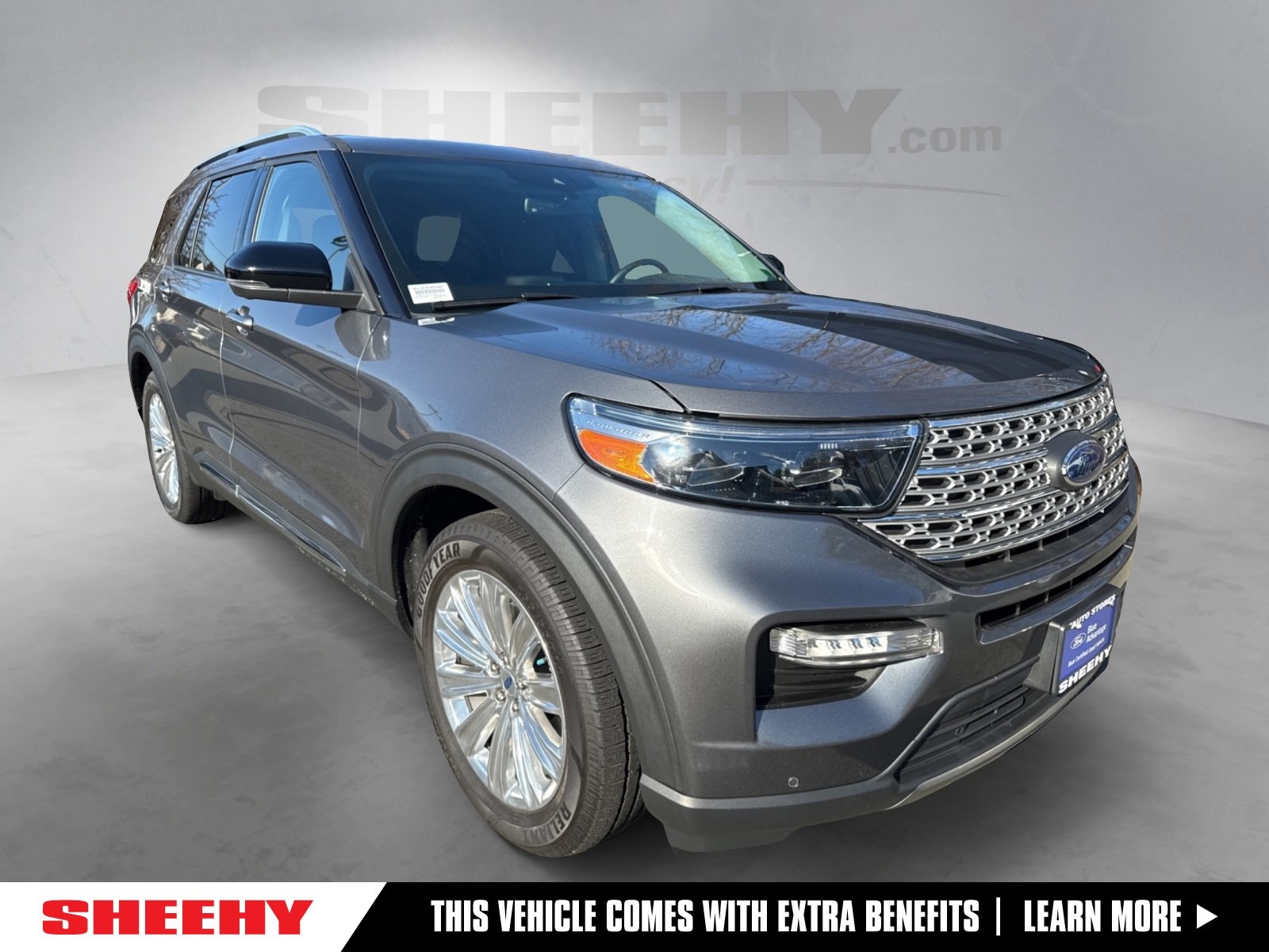 2022 Ford Explorer Limited's photo