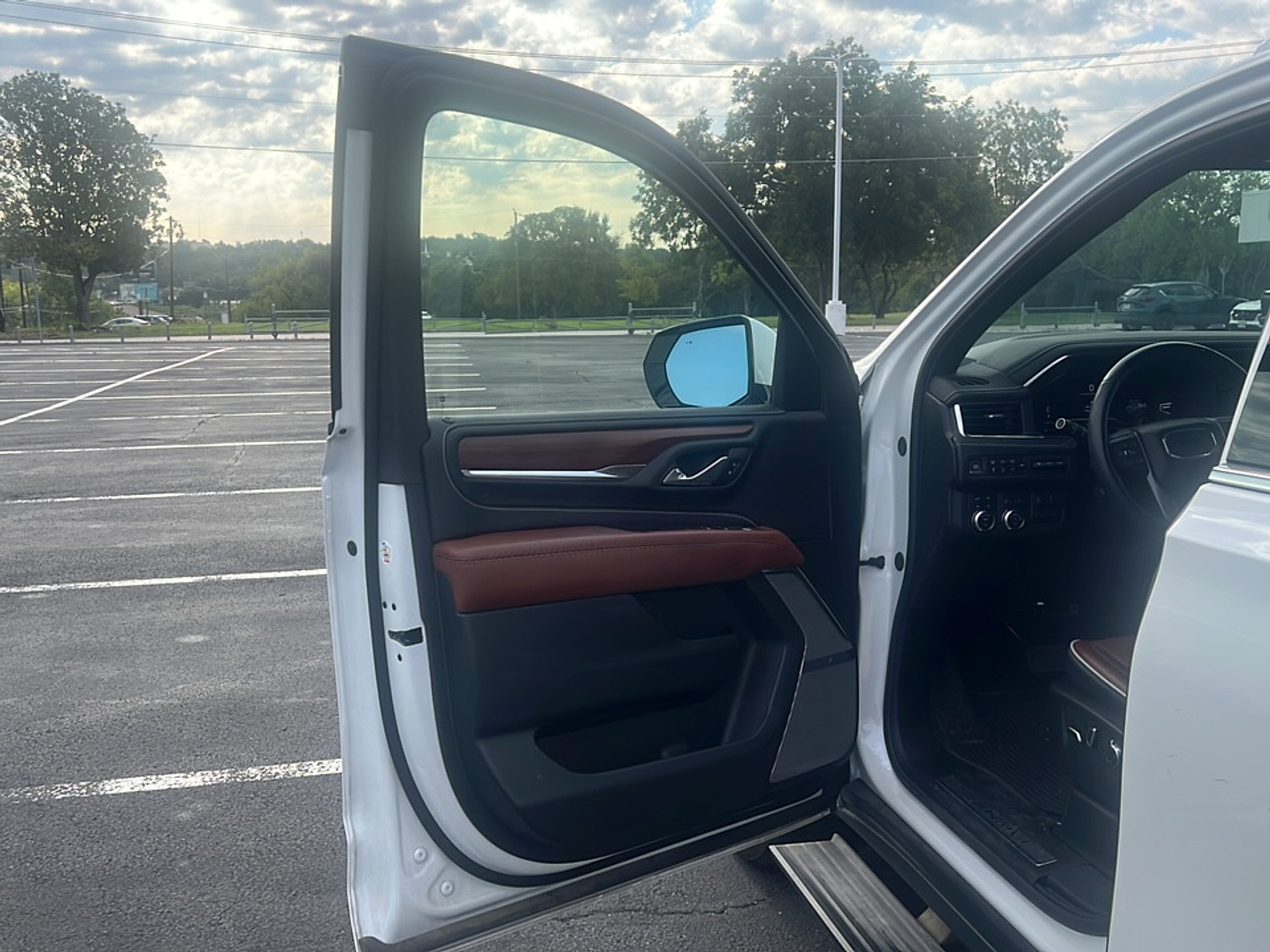 2024 Gmc Yukon Denali Ultimate photo 2