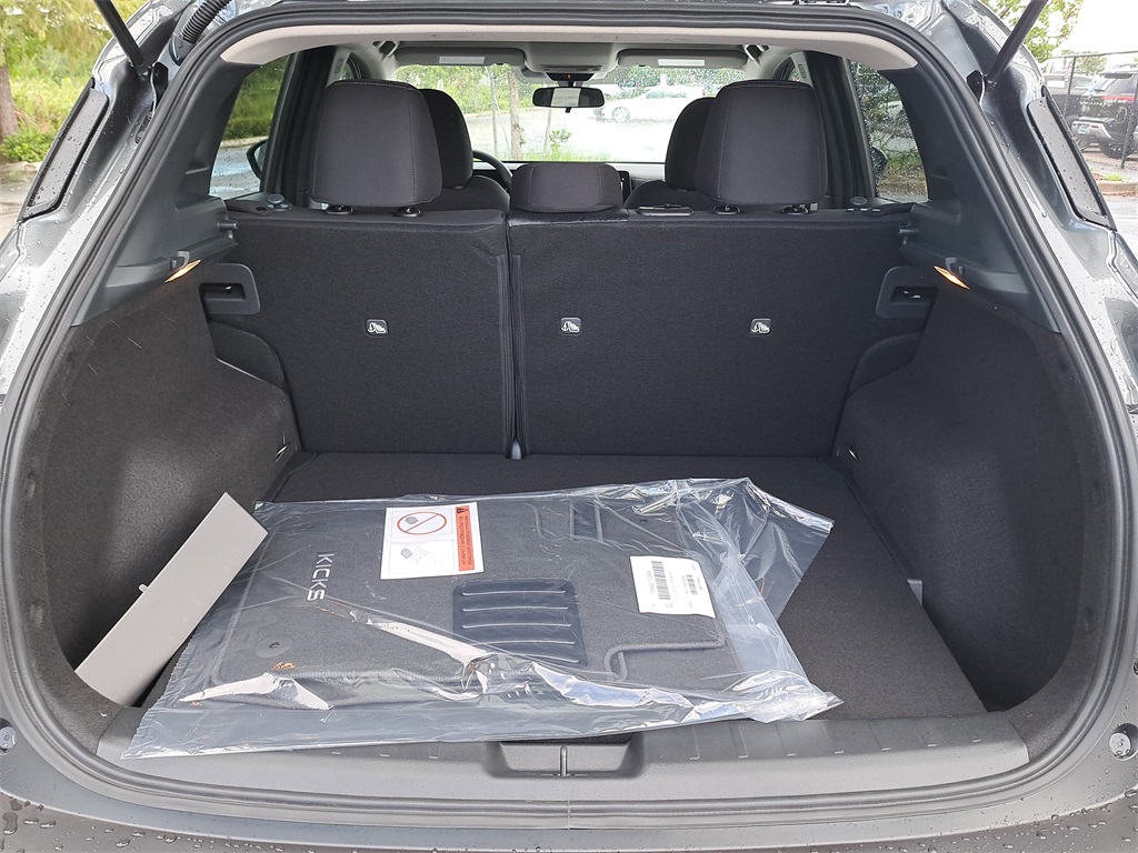 2026 Nissan Kicks SV photo 10