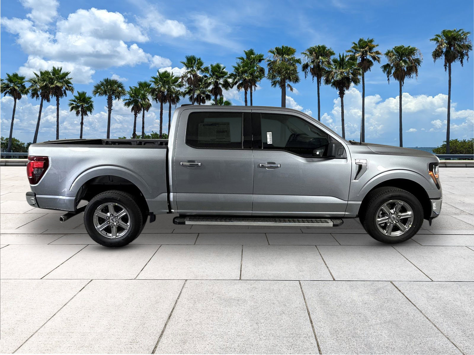 2025 Ford F-150 XLT photo 8