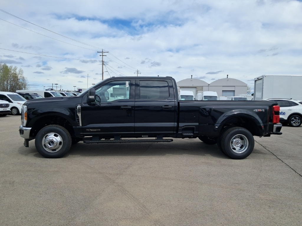 2025 Ford F-350 XLT photo 3