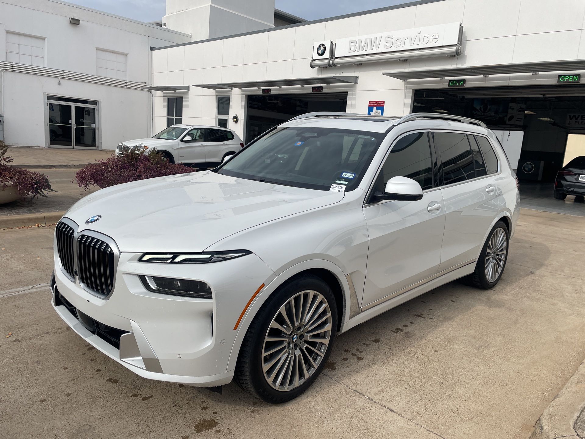 2024 BMW X7 40i's photo