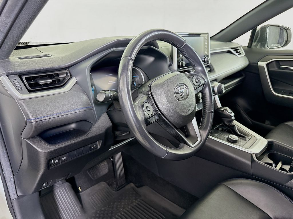 2020 Toyota RAV4 Hybrid XSE photo 8