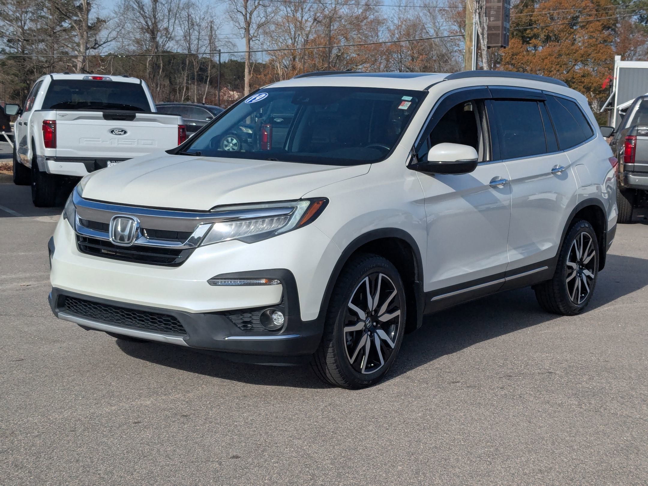 2019 Honda Pilot Elite's photo