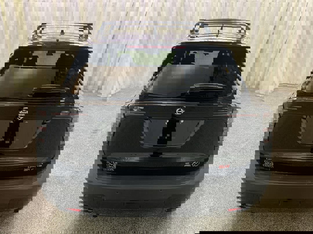 2026 Nissan Kicks SR photo 3