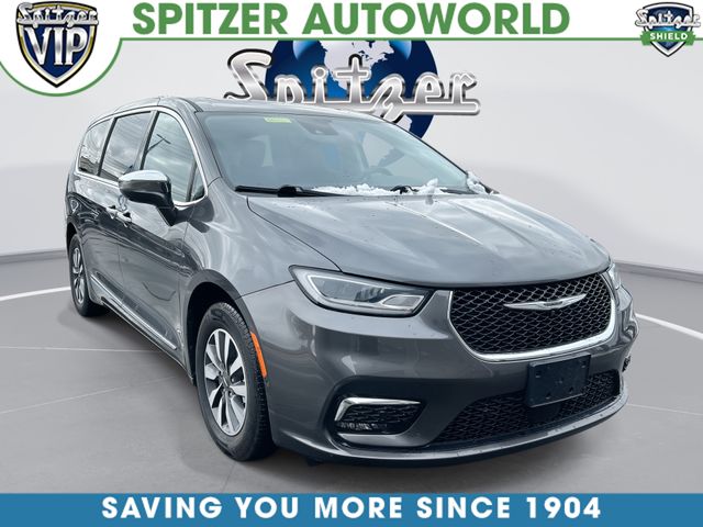 2022 Chrysler Pacifica Hybrid Limited's photo