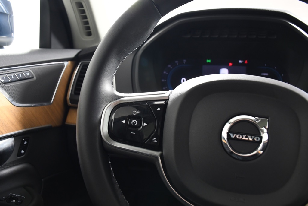 2023 Volvo XC90 Recharge T8 Core photo 26