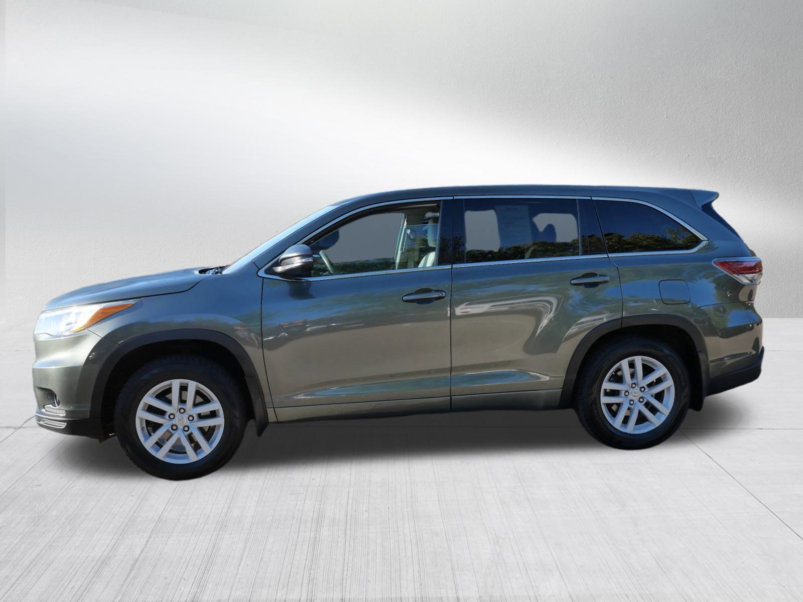 2015 Toyota Highlander LE photo 4