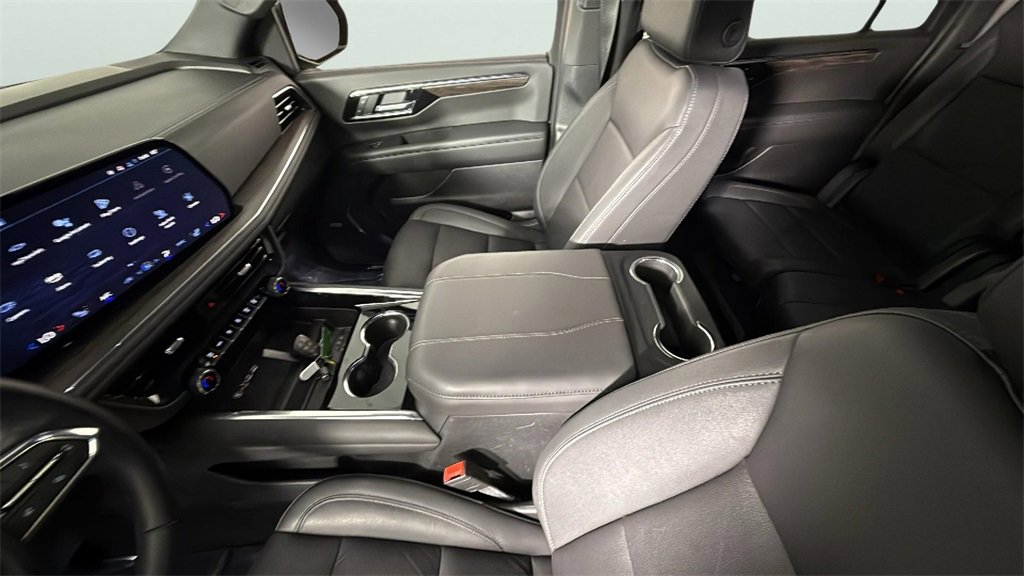2025 Chevrolet Suburban Z71 photo 23