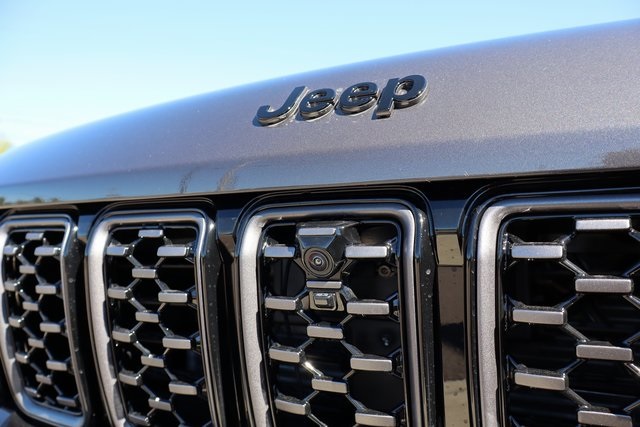 2025 Jeep Grand Cherokee Summit photo 5