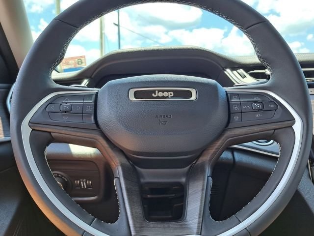 2023 Jeep Grand Cherokee Limited photo 7