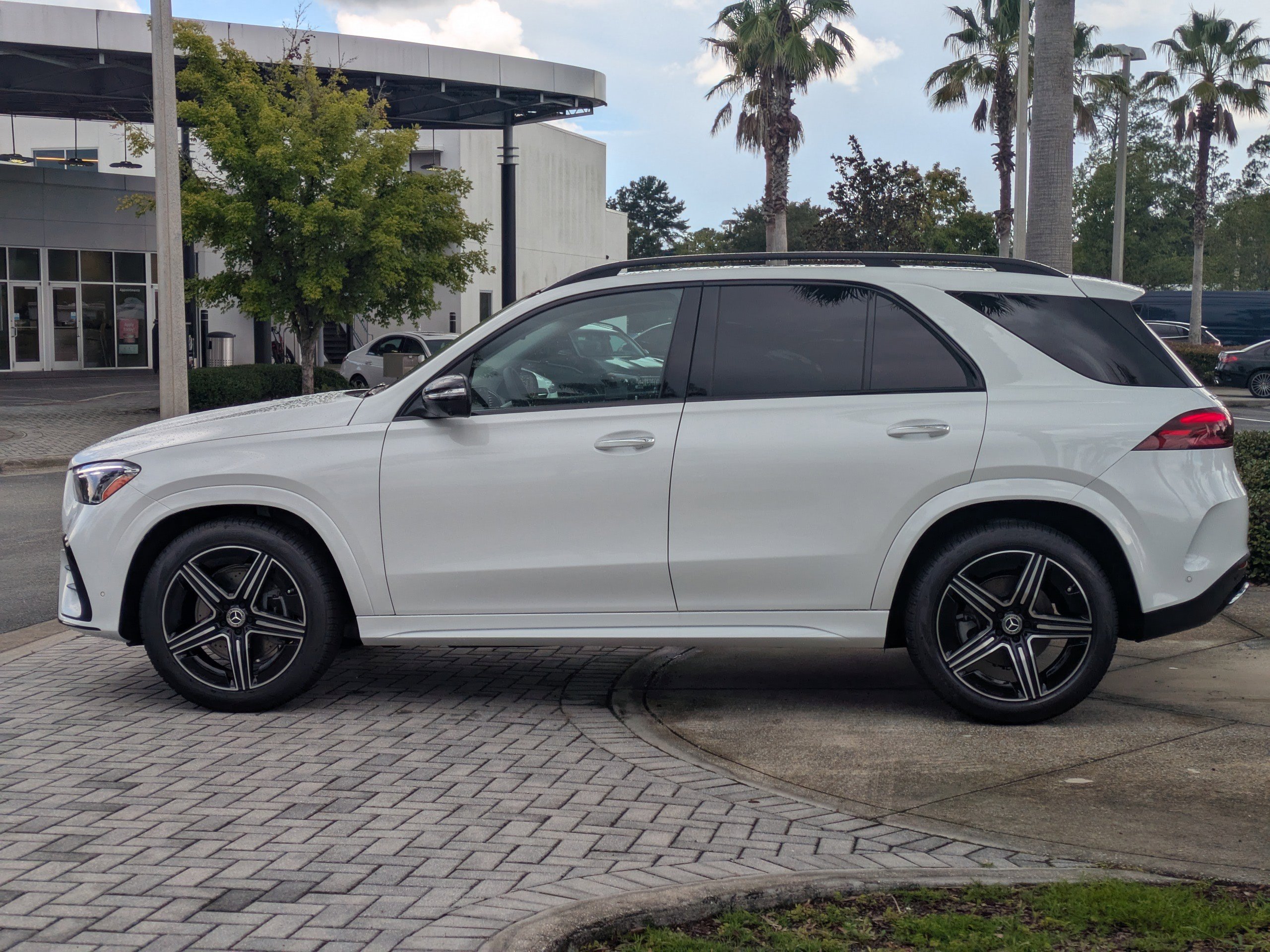 2025 Mercedes Benz GLE 350 4MATIC photo 9