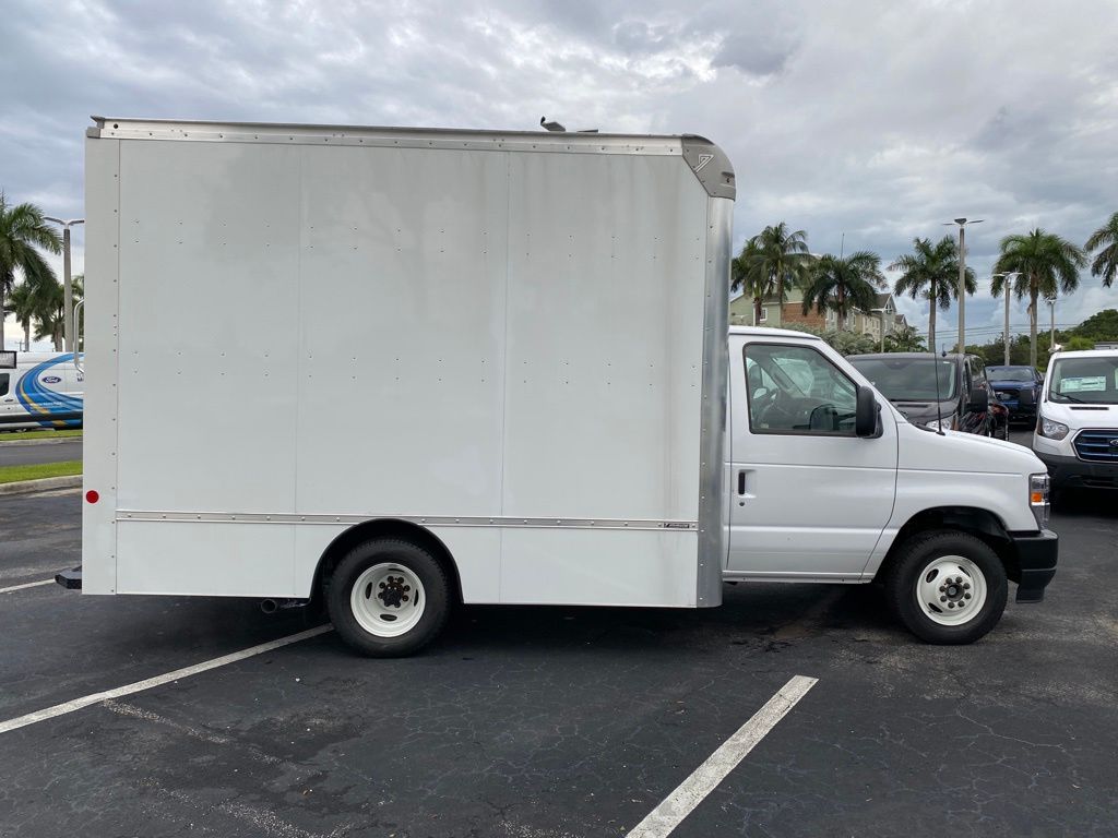 2024 Ford E-350 photo 4