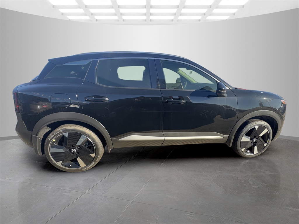 2025 Nissan Kicks SR photo 4