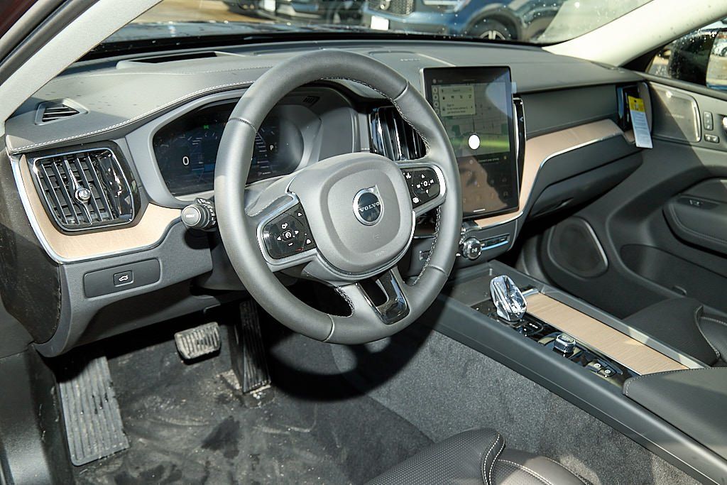 2026 VOLVO XC60 - Image 12