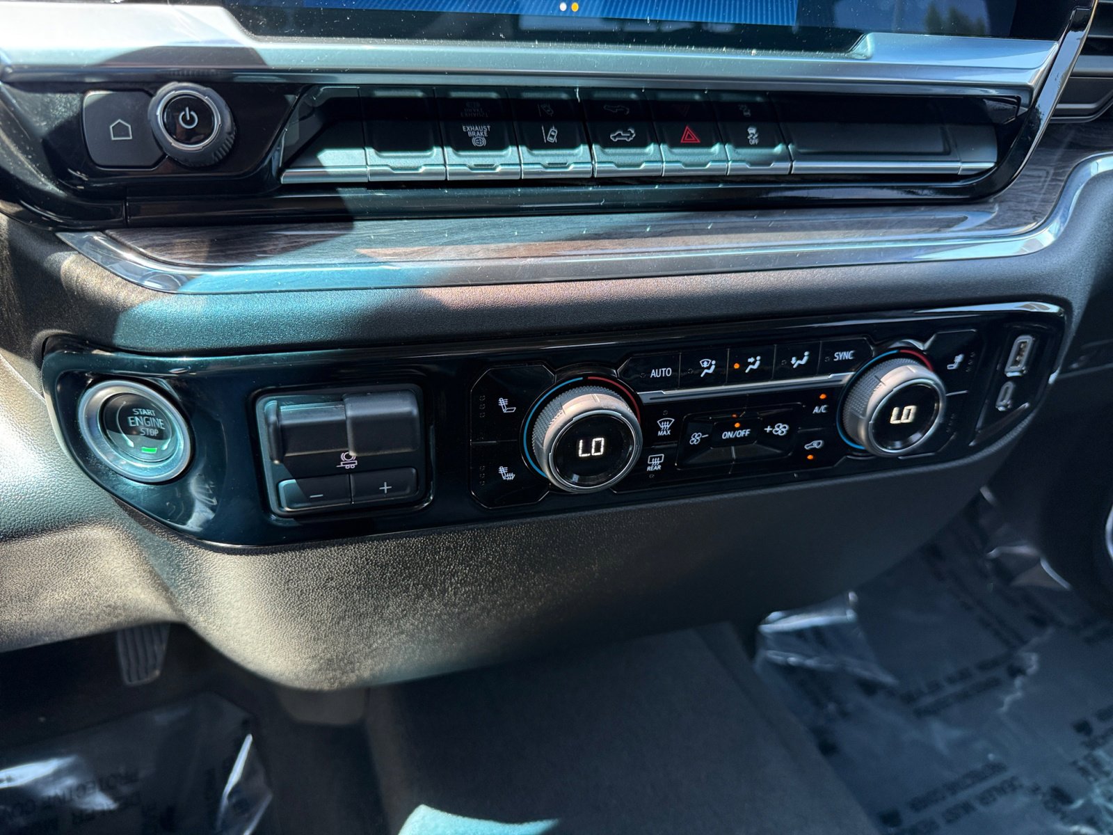 2024 Chevrolet Silverado 2500HD LTZ photo 13