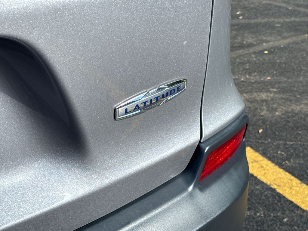 2019 Jeep Cherokee Latitude photo 12