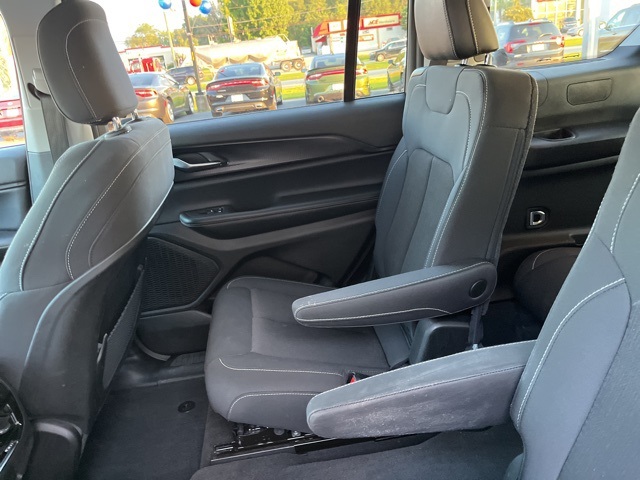 2023 Jeep Grand Cherokee Laredo photo 14