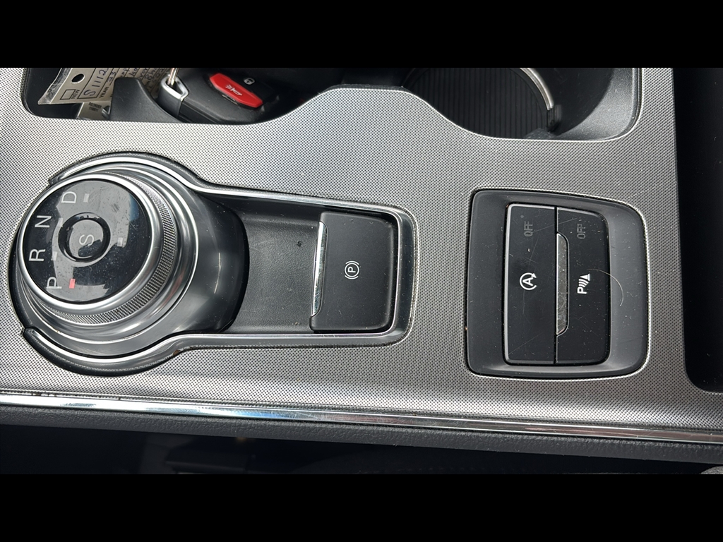 2022 Ford Edge Titanium photo 18