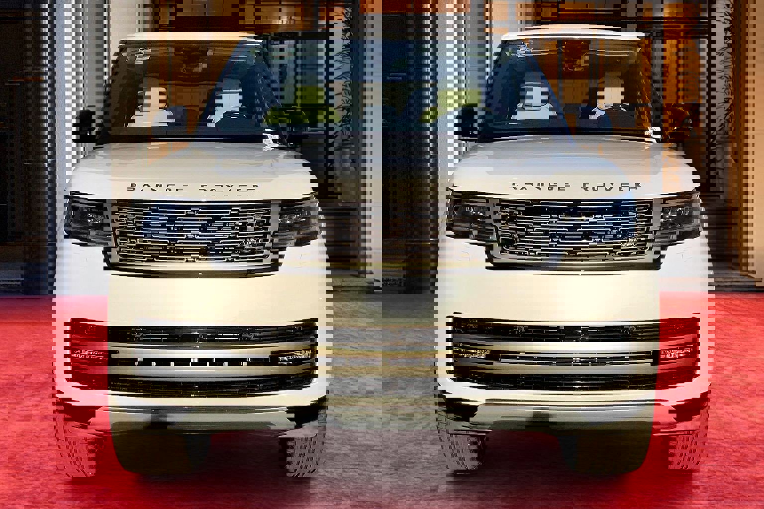 2025 Land Rover Range Rover SE photo 2