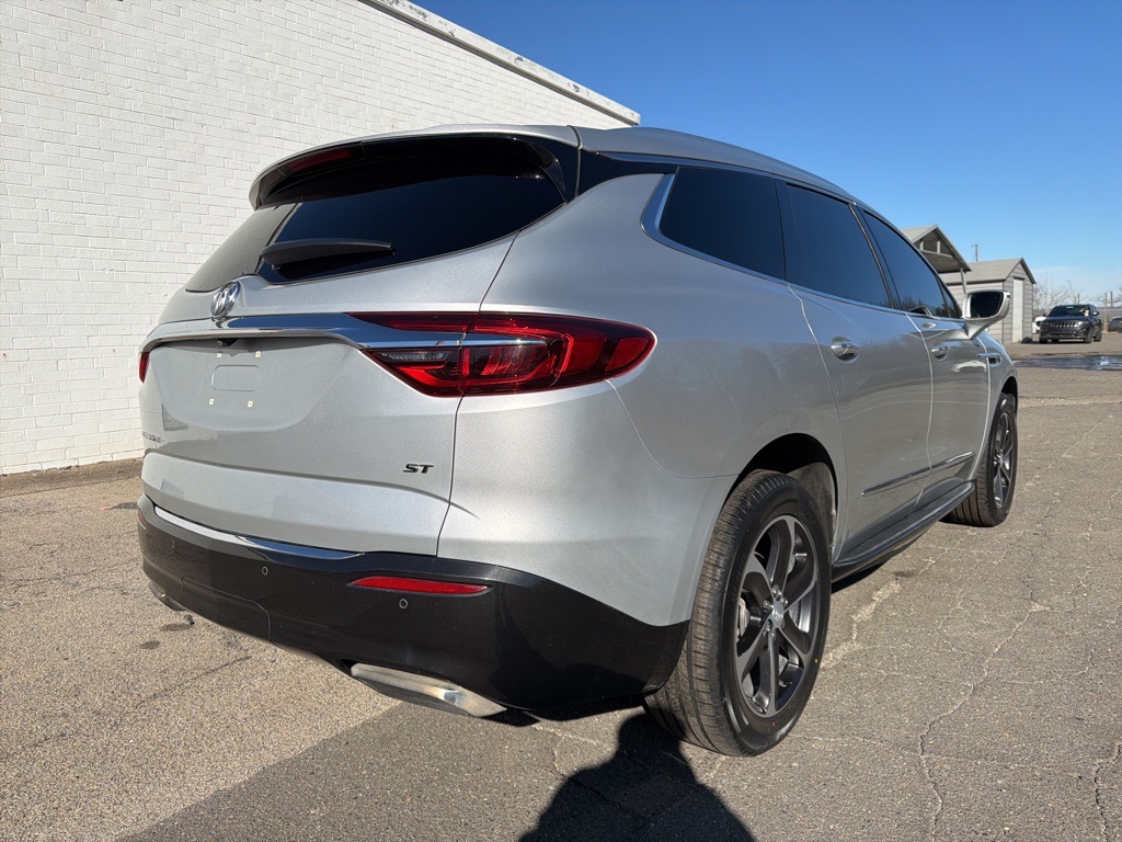 2020 Buick Enclave Essence's photo