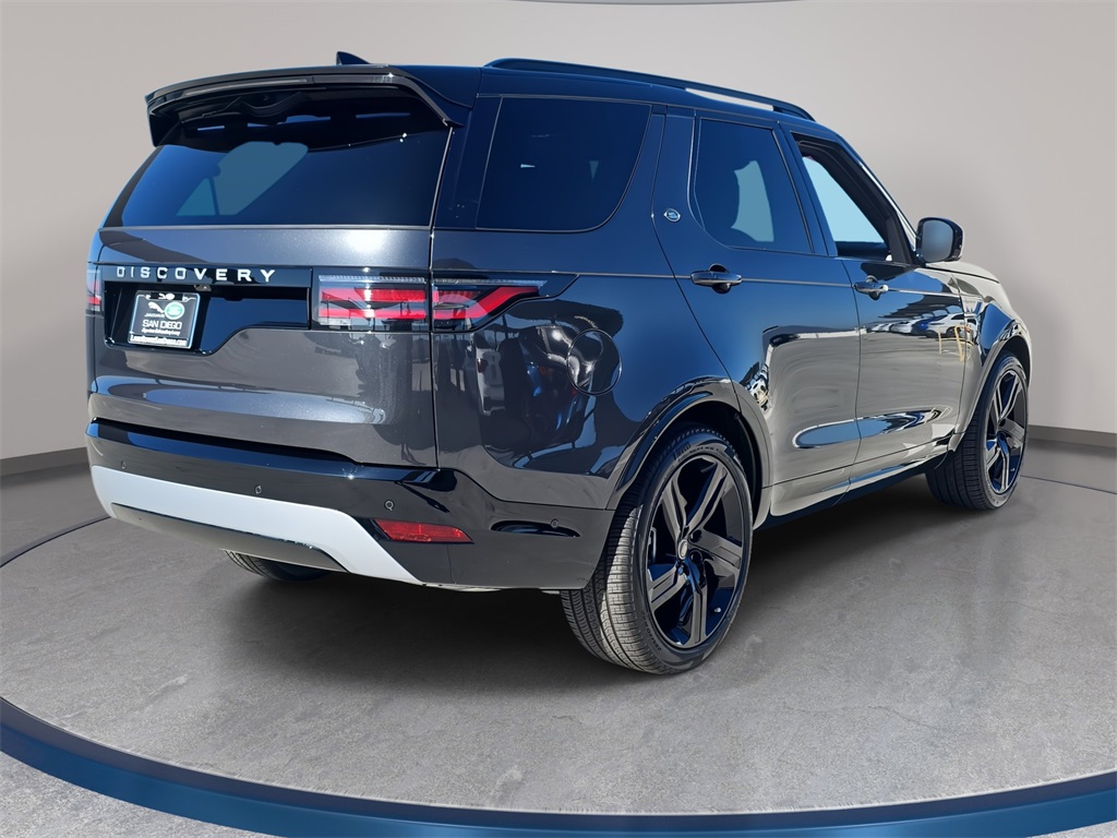 2026 Land Rover Discovery photo 4