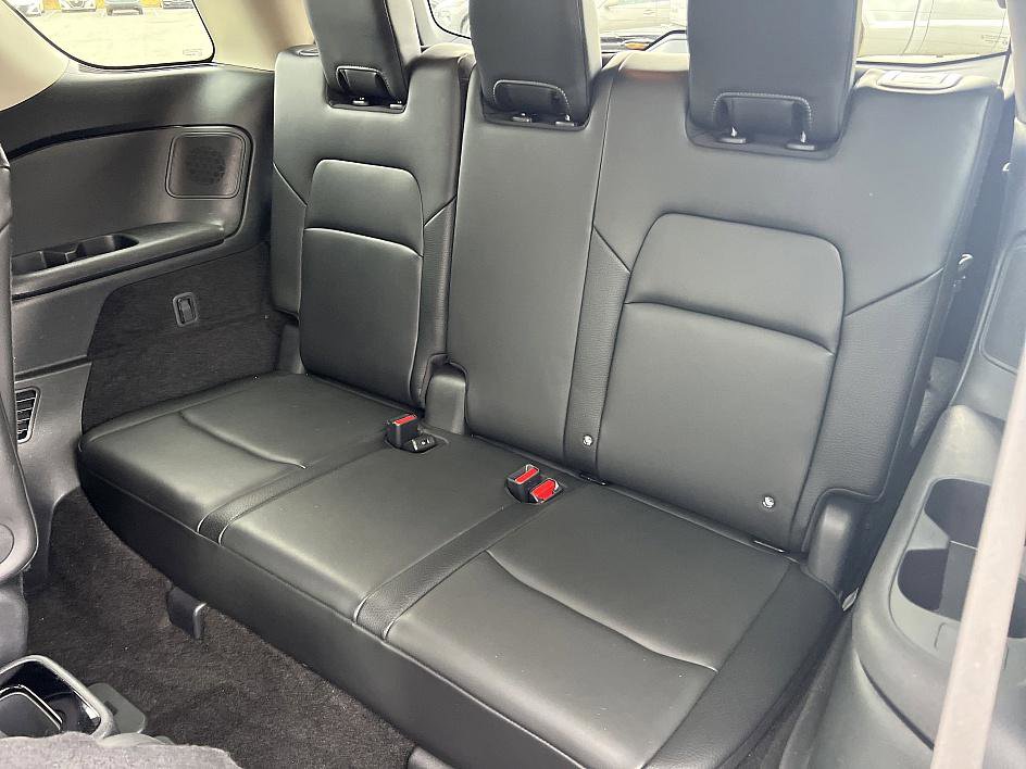 2024 Nissan Pathfinder SL photo 16