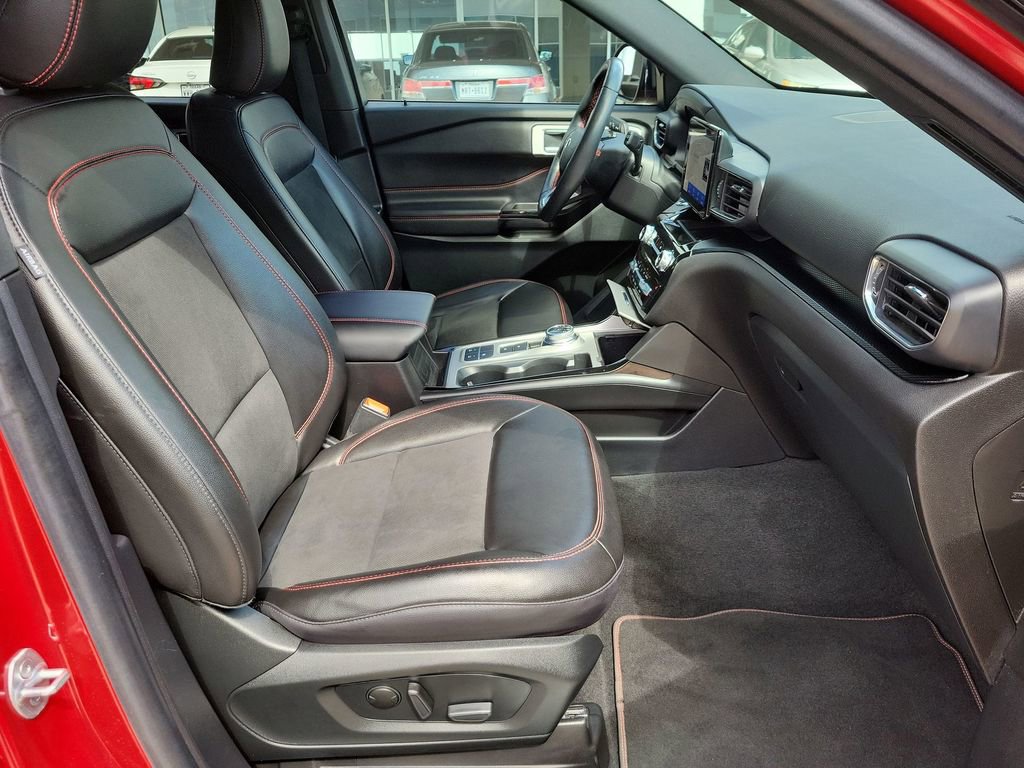 2022 Ford Explorer ST-Line photo 25