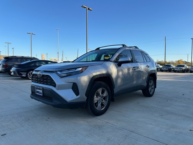 2023 Toyota RAV4 XLE's photo