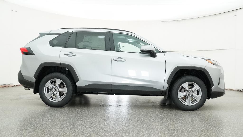 2025 Toyota RAV4 XLE photo 26