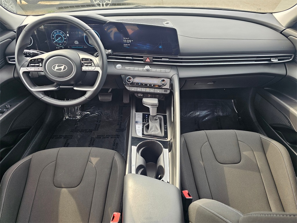 2024 Hyundai Elantra SEL Convenience photo 17