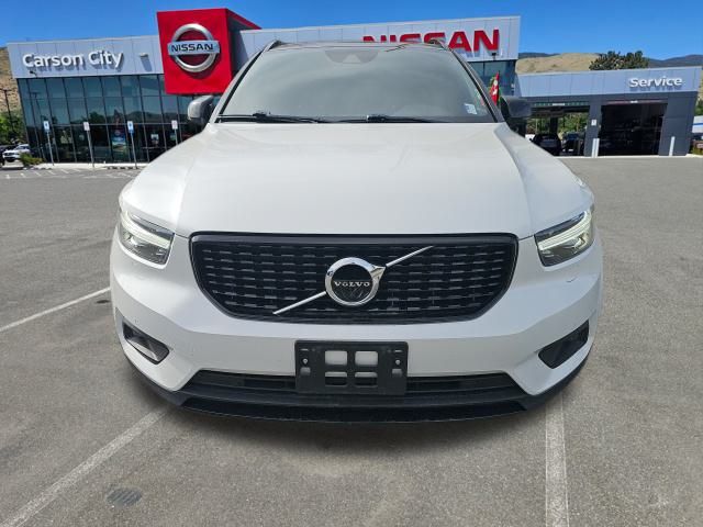 2020 Volvo XC40 R-Design photo 3