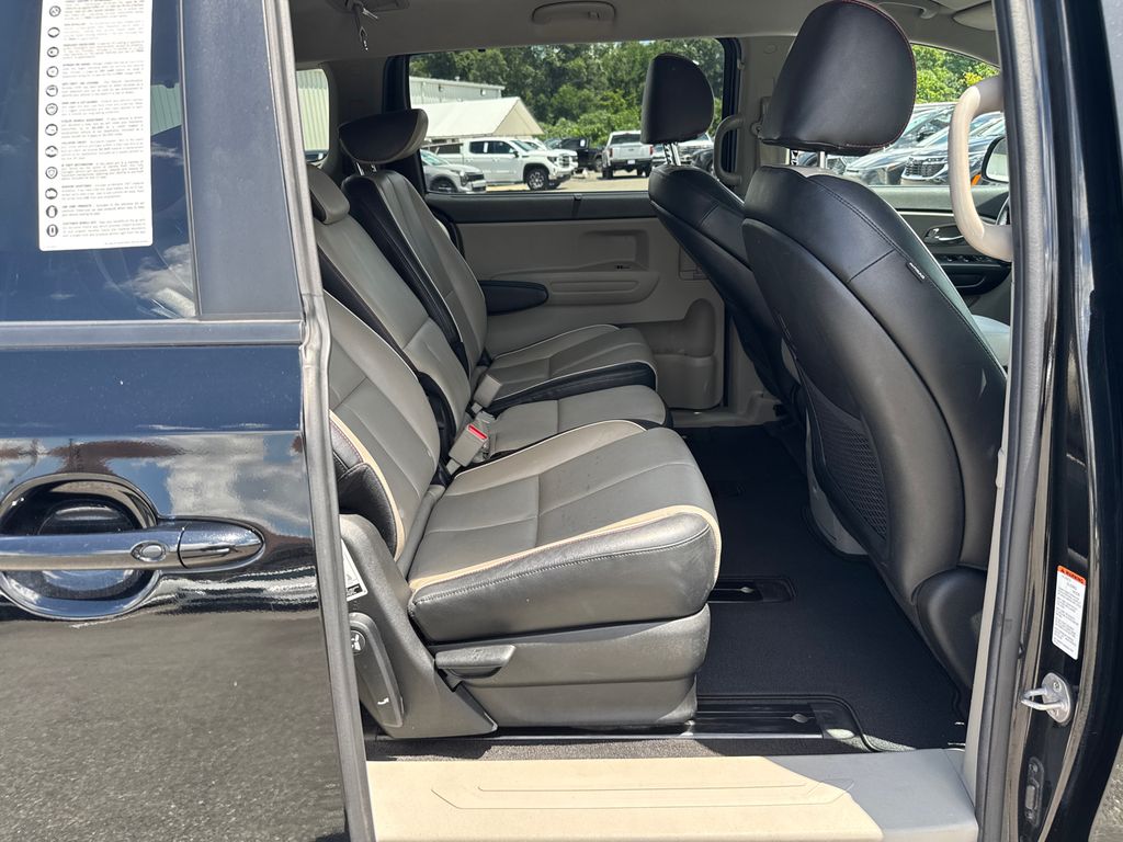 2021 Kia Sedona EX photo 15