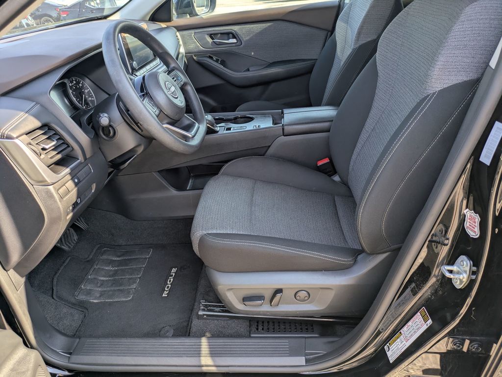 2023 Nissan Rogue SV photo 12