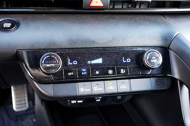 Used 2025 Red Hyundai SEL Sport image 24